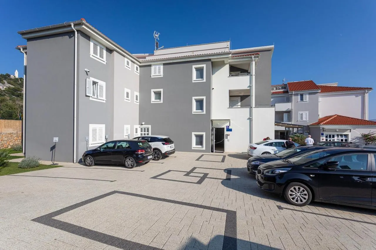 Apartments Crnekovic Tomislava 8A Baška