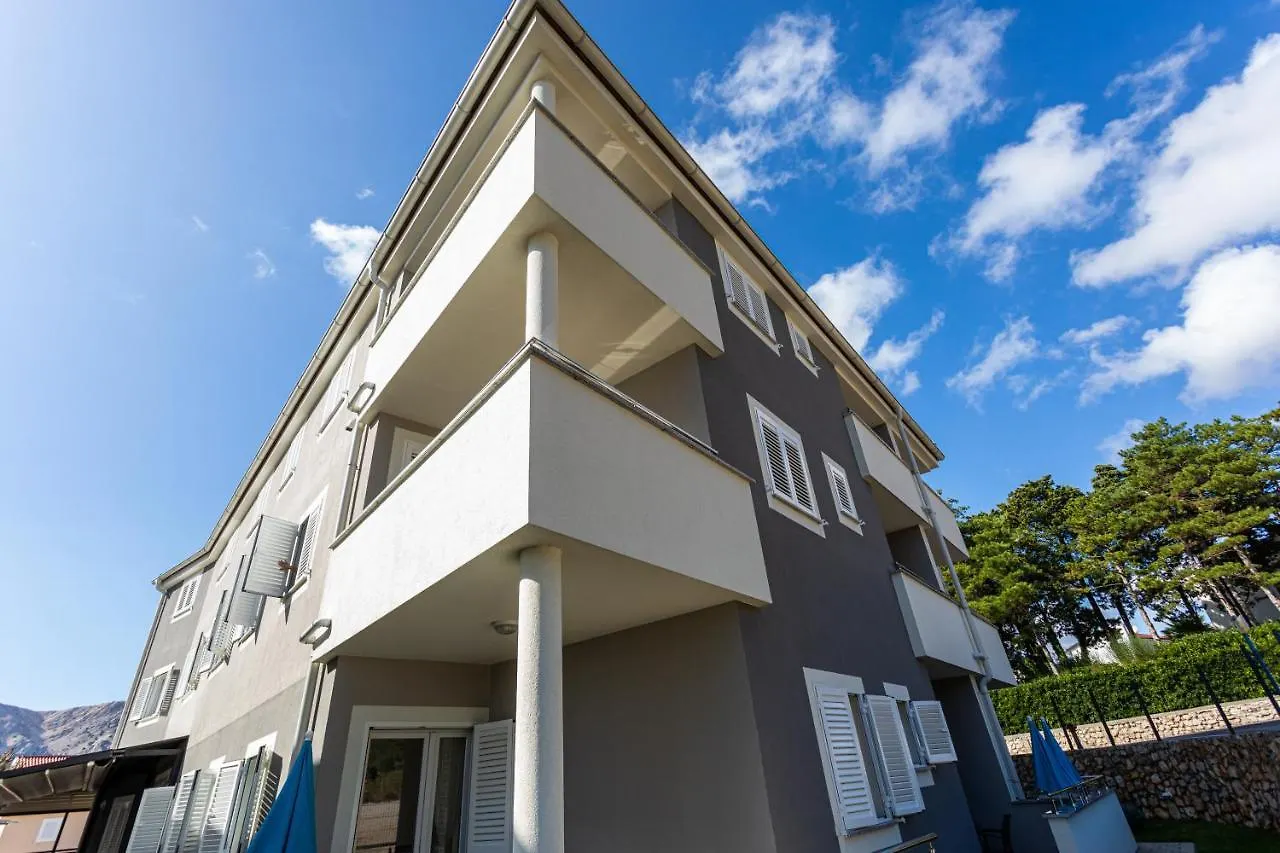 Apartments Crnekovic Tomislava 8A Baška