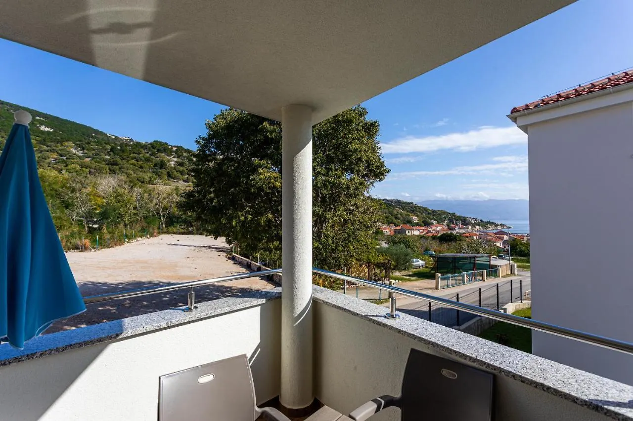Apartments Crnekovic Tomislava 8A Baška