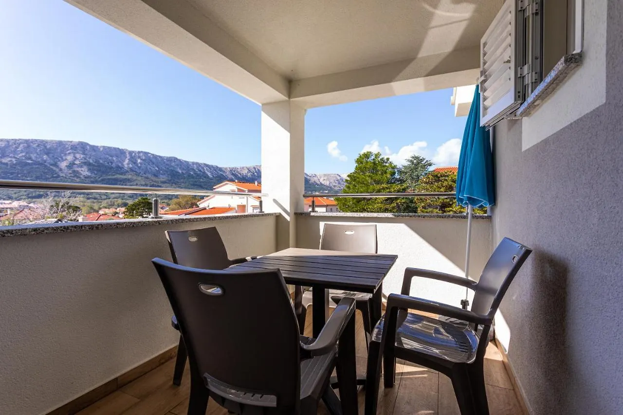 Apartments Crnekovic Tomislava 8A Baška