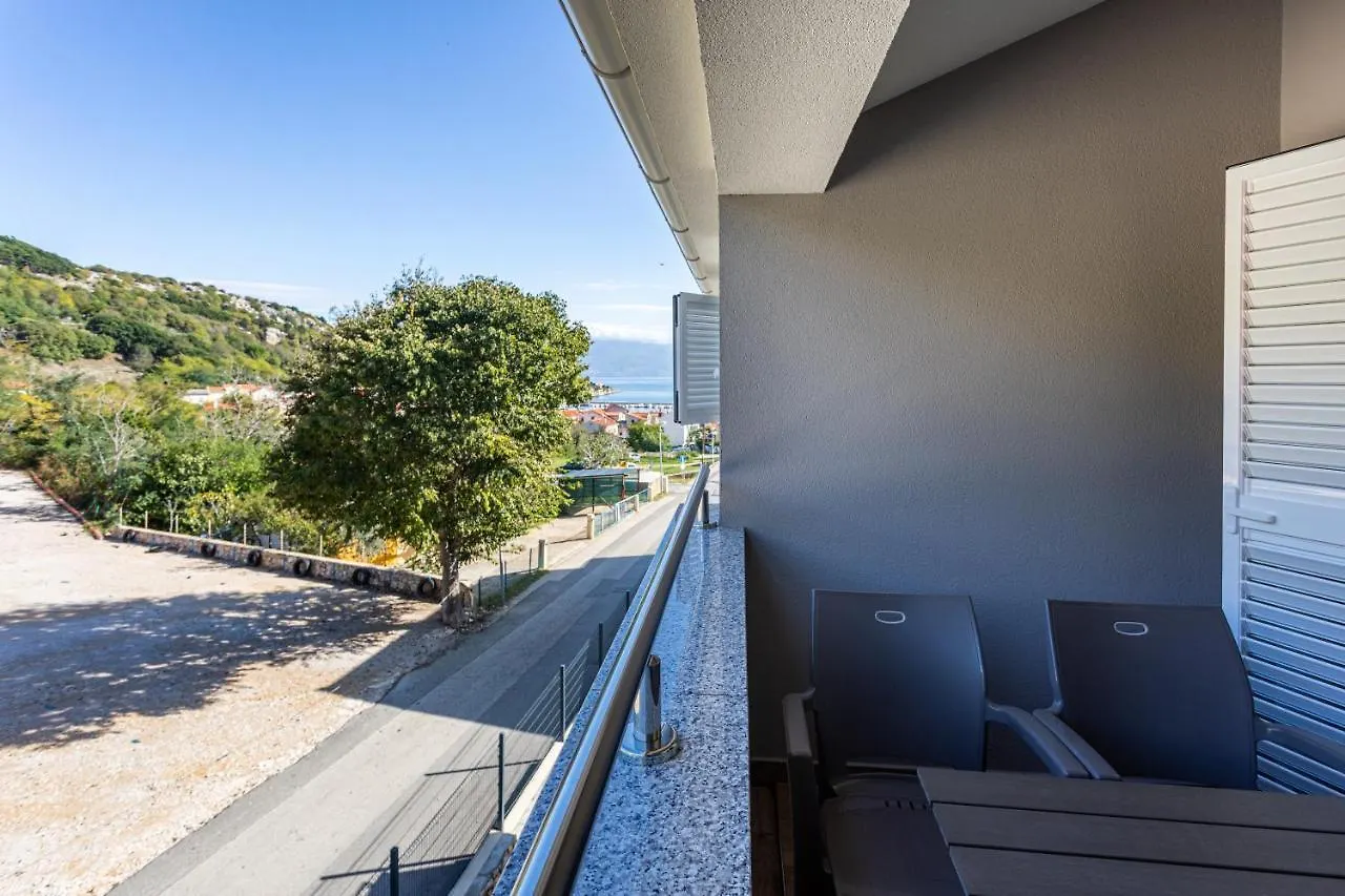 Apartments Crnekovic Tomislava 8A Baška