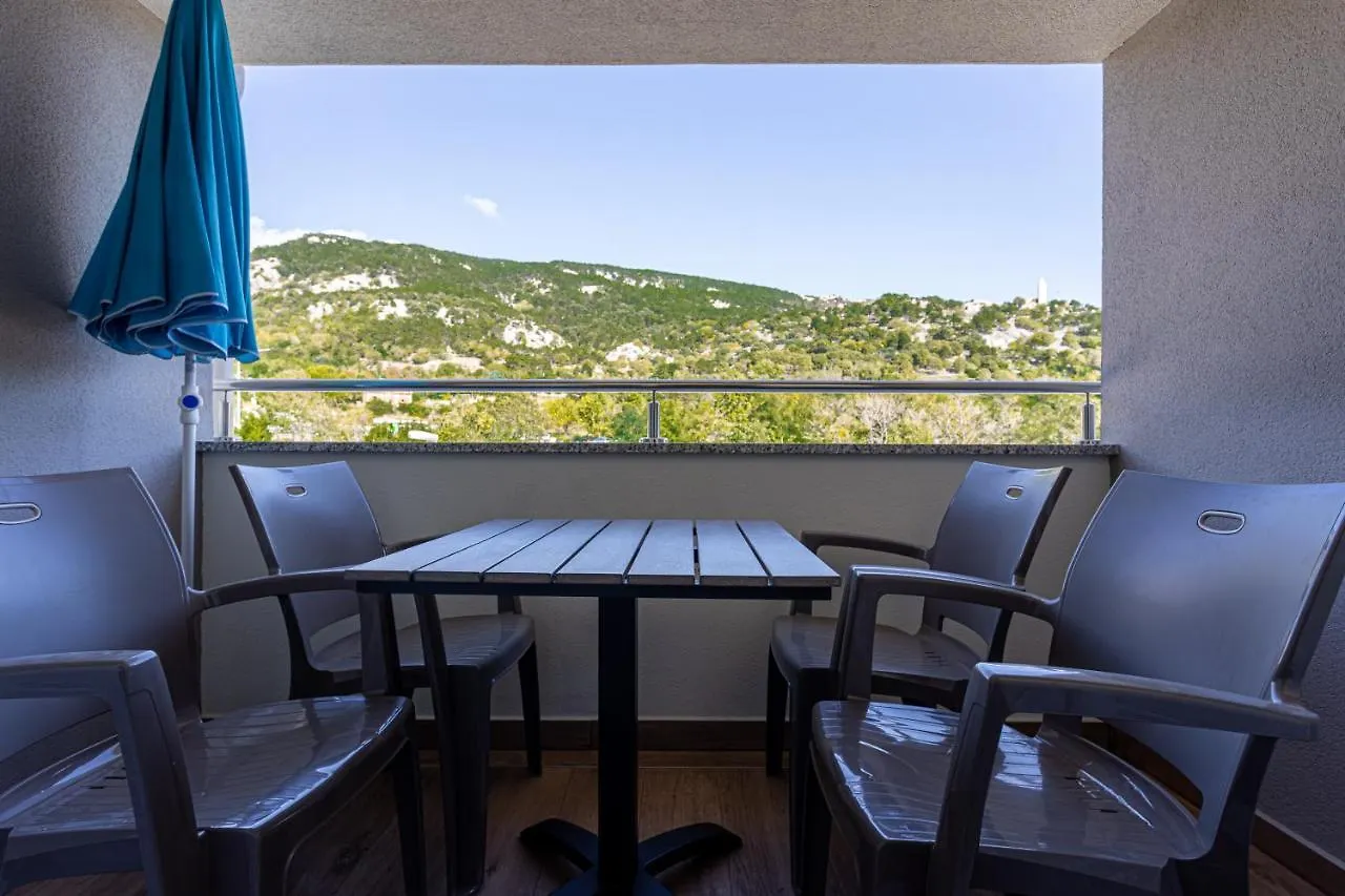 Apartments Crnekovic Tomislava 8A Baška 0*,  Croazia
