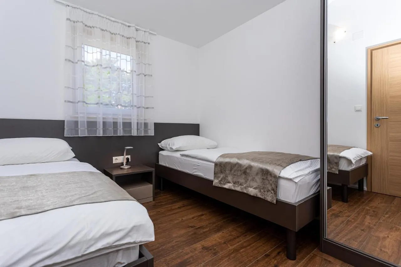 Apartments Crnekovic Tomislava 8A Baška