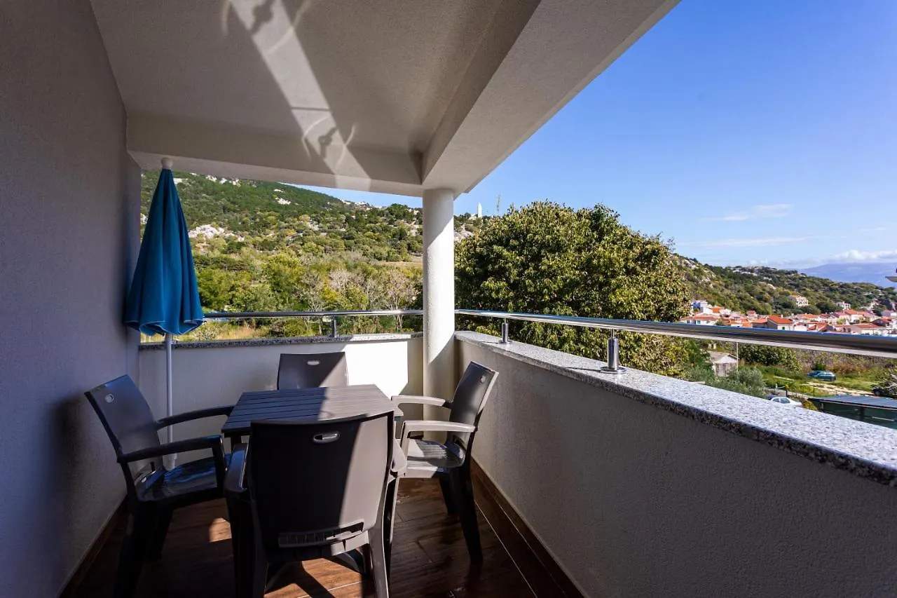 Apartments Crnekovic Tomislava 8A Baška