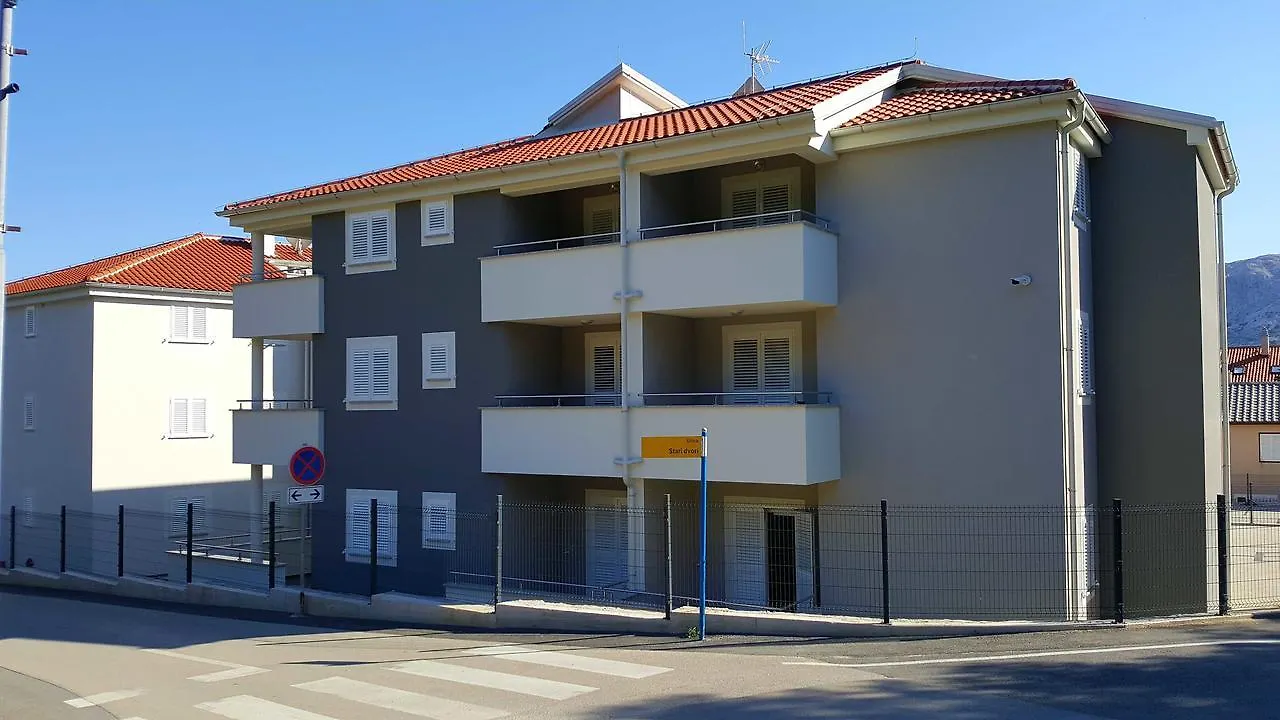 Apartments Crnekovic Tomislava 8A Baška